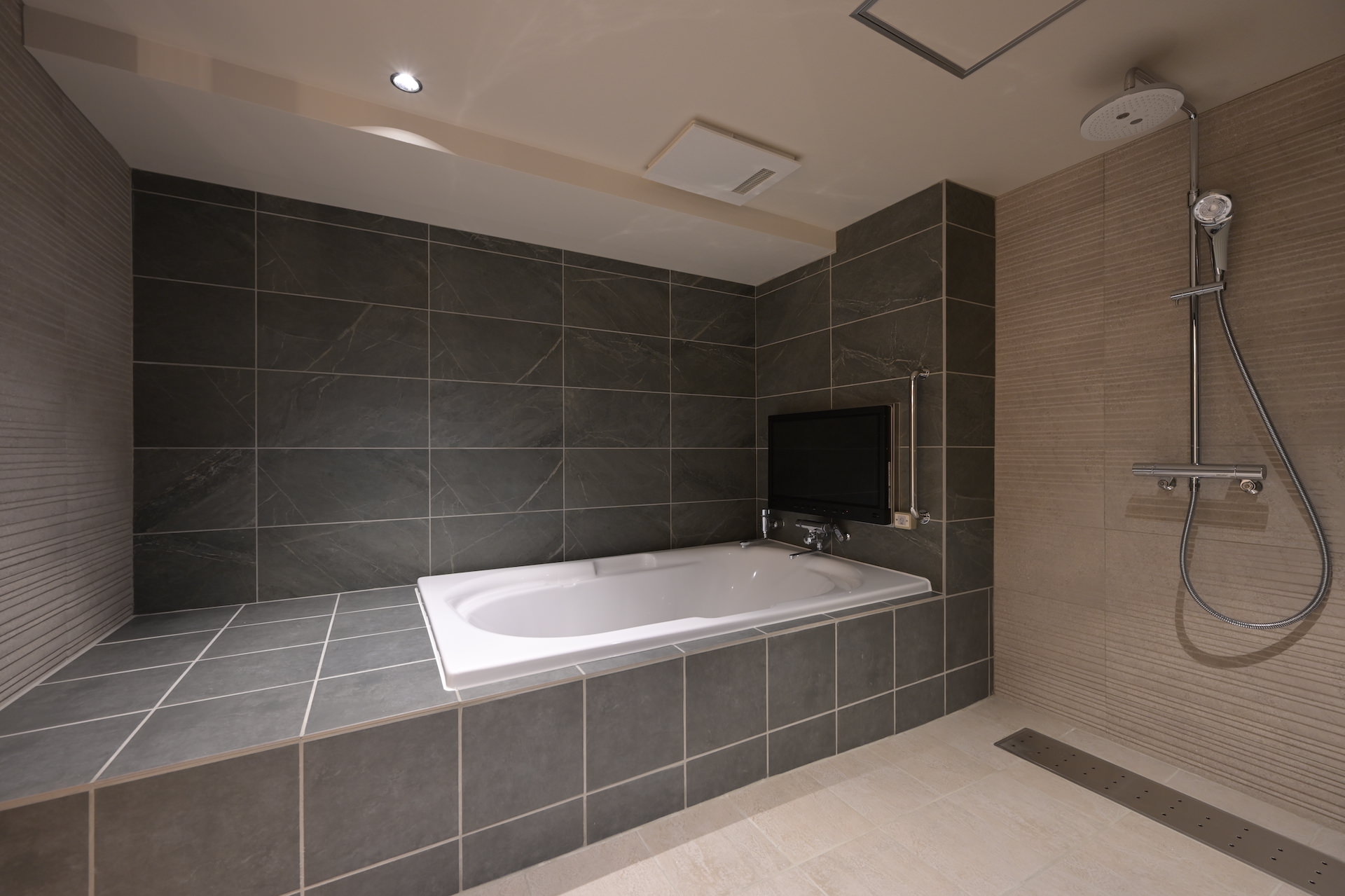 KING TWIN SUITE